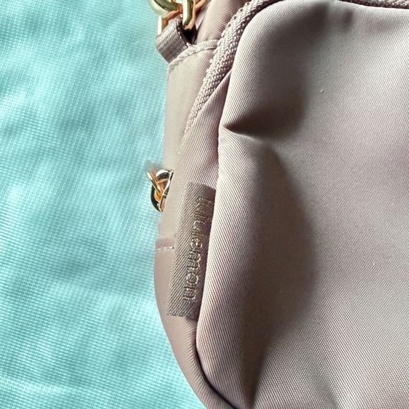 Lululemon Everywhere Crossbody Bag - Picture 3 of 9